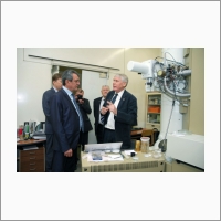 Полномочный представитель Президента в Сибирском федеральном округе Сергей Меняйло и директор ИФП СО РАН академик Александр Латышев, 9 ноября 2016 года